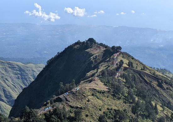 Die Eroberung des Mount Rinjani: Majestätische Höhen und Atemberaubende Schönheit West Nusa Tenggaras