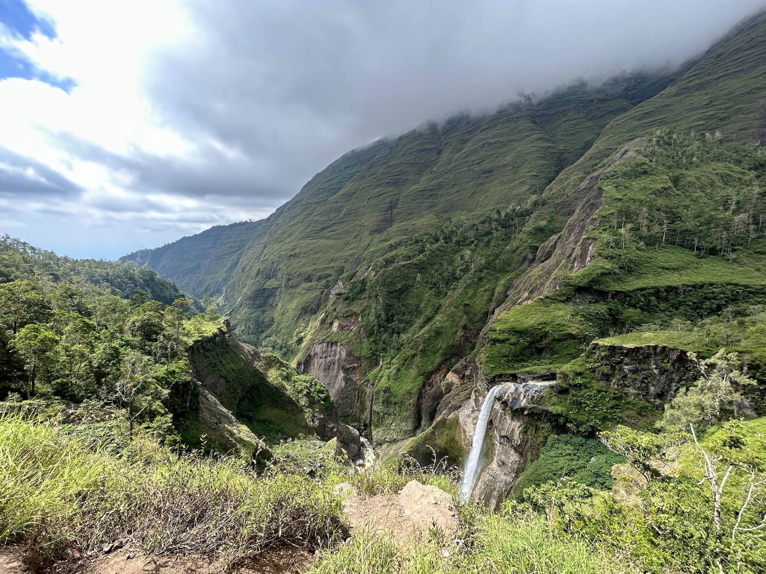 Waterfall all the way to torean, Rijani