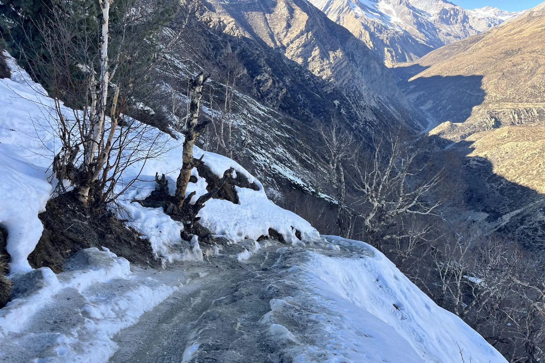 Rutschiger Trail Richtung Yak Kharka