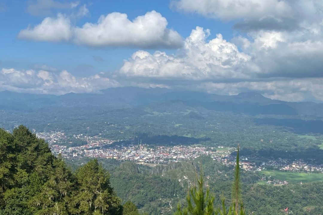 Blick auf Rantepao vom Gipfel des Lolai-Hügels